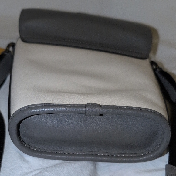 Coach Gray and White Messenger Bag with Adjustable Strap - Picture 4 of 5